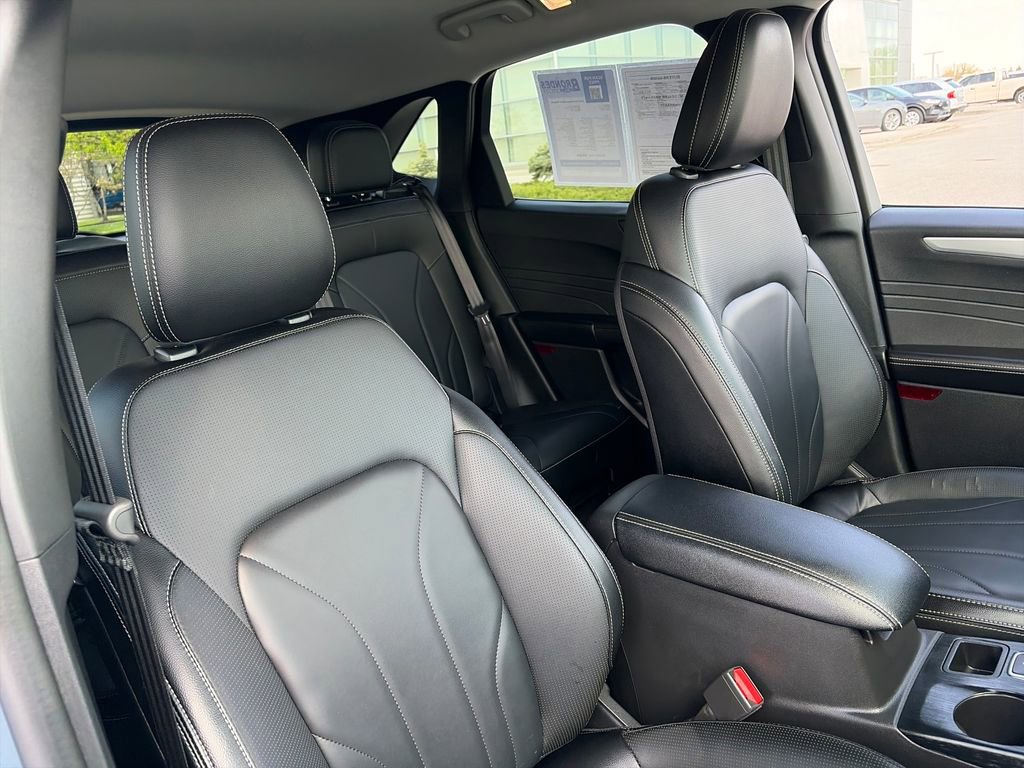 Used 2025 Ford Escape Platinum w/ Premium Technology Package FWD image 12