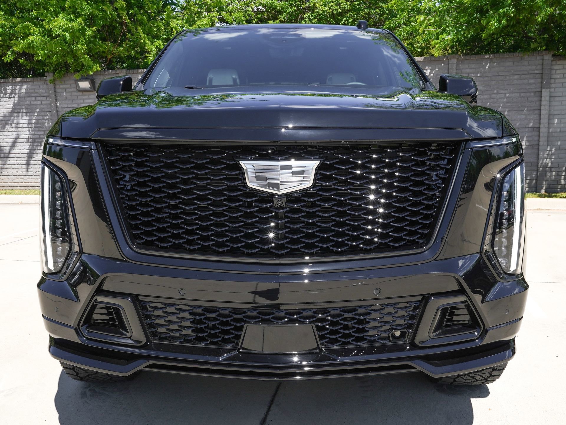 Used 2026 Cadillac Escalade V w/ LPO, ONYX Package image 3