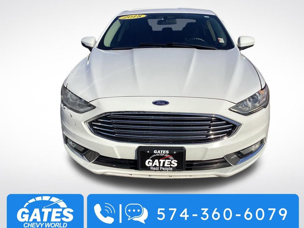 Used 2018 Ford Fusion SE w/ Fusion SE Technology Package FWD image 2