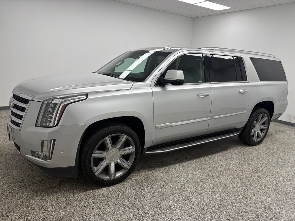 Used 2017 Cadillac Escalade ESV Luxury AWD/4WD image 3