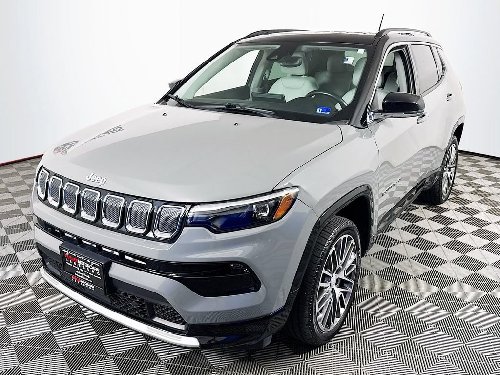 Used 2022 Jeep Compass Limited w/ Elite Group AWD/4WD image 3