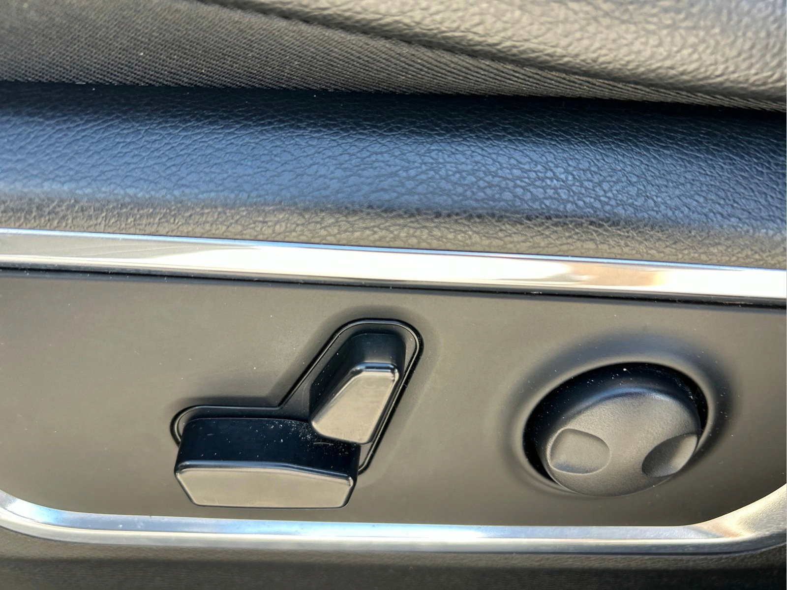 Certified 2024 RAM 1500 Laramie RWD image 26