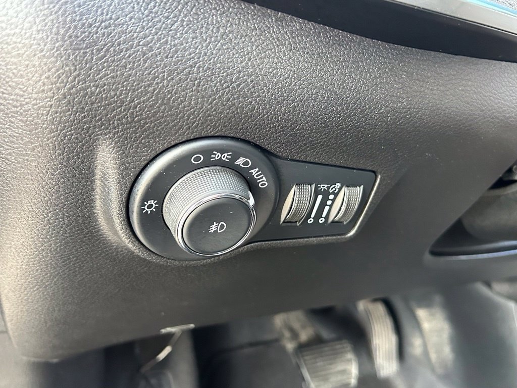 Used 2022 Jeep Compass Latitude FWD image 19