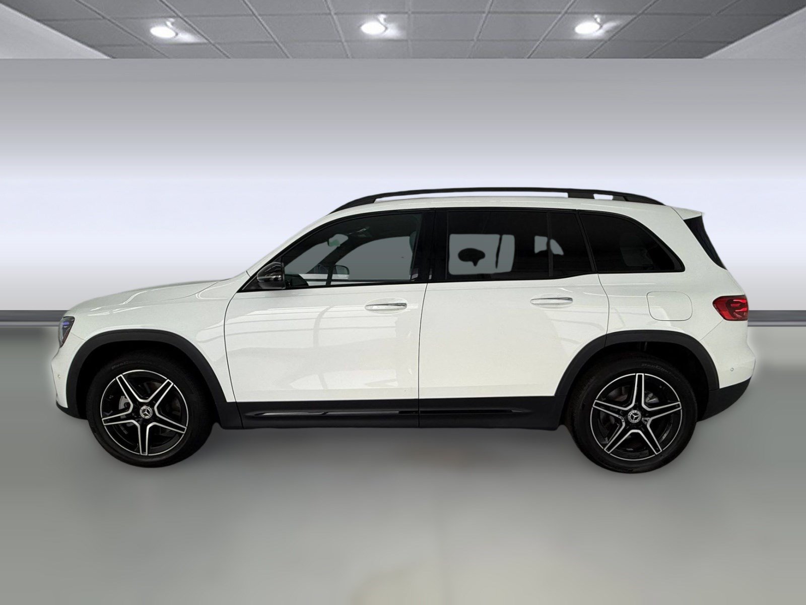 Used 2026 Mercedes-Benz GLB 250 image 2