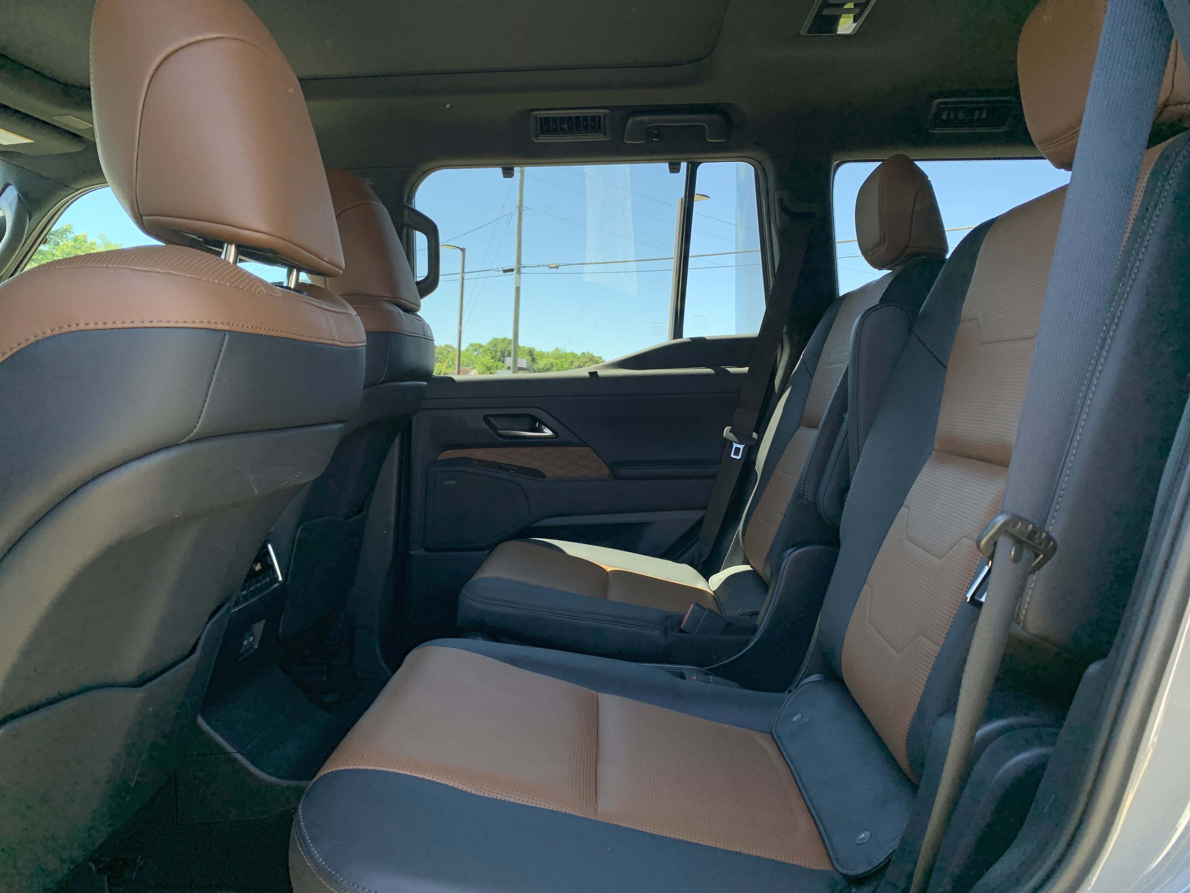 Used 2024 Lexus GX 550 w/ Accessory Package (Z1) AWD/4WD image 32