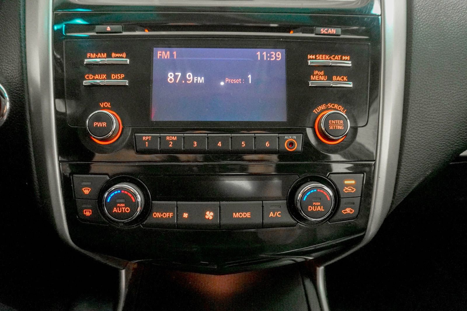 Used 2013 Nissan Altima 2.5 SL w/ 2.5 Moonroof Pkg FWD image 23