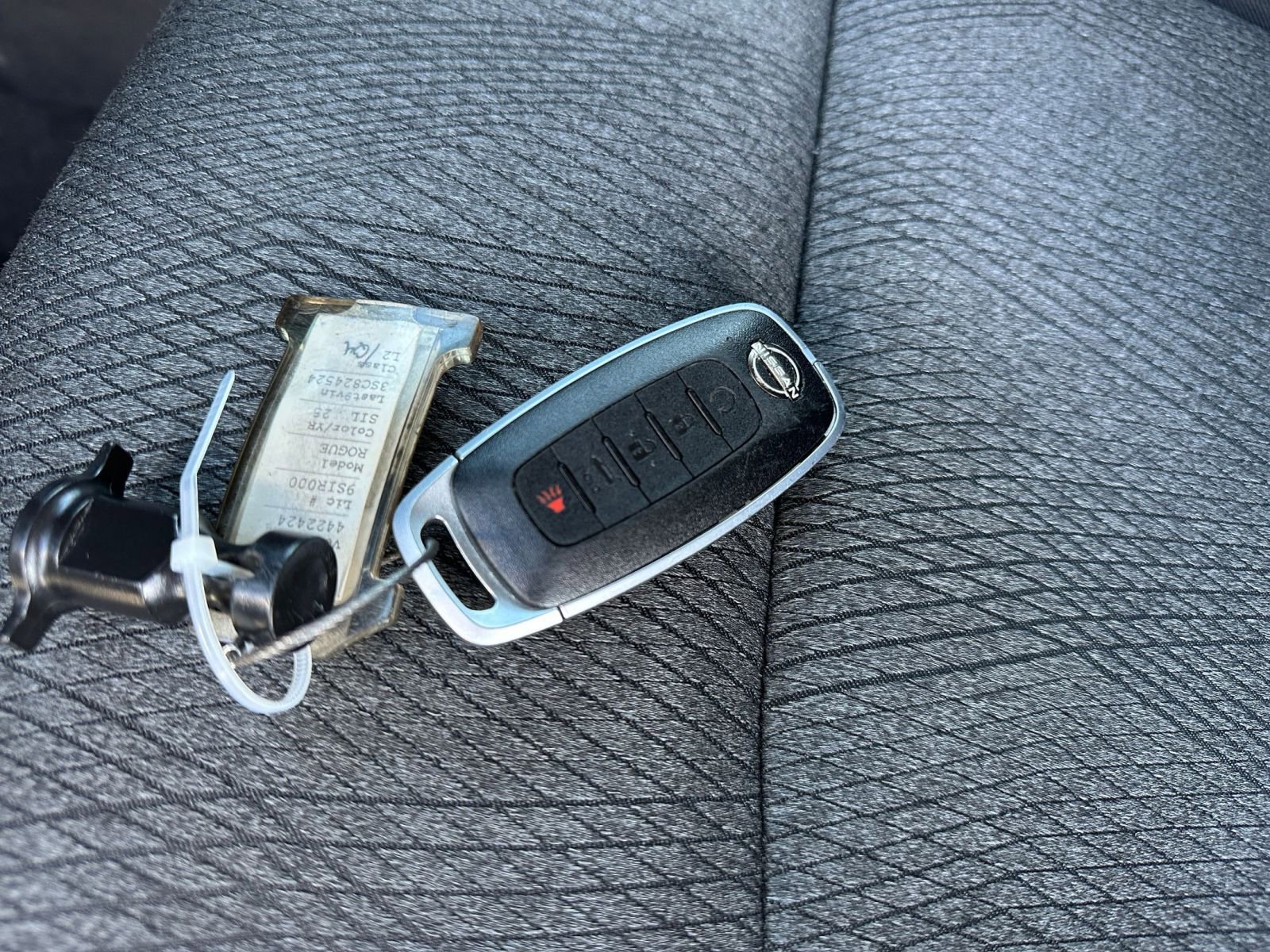 Used 2025 Nissan Rogue SV image 21