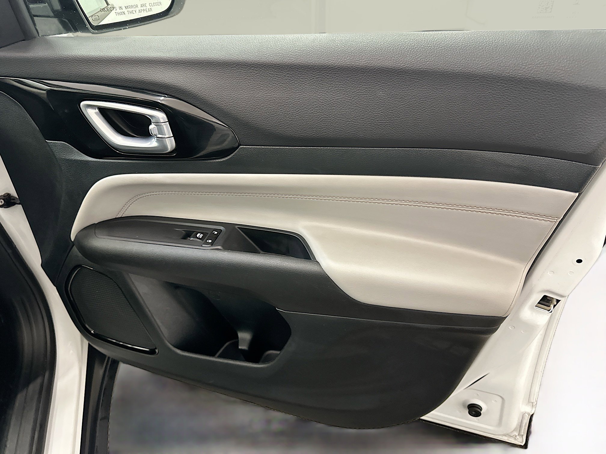 Used 2025 Jeep Compass Limited image 31