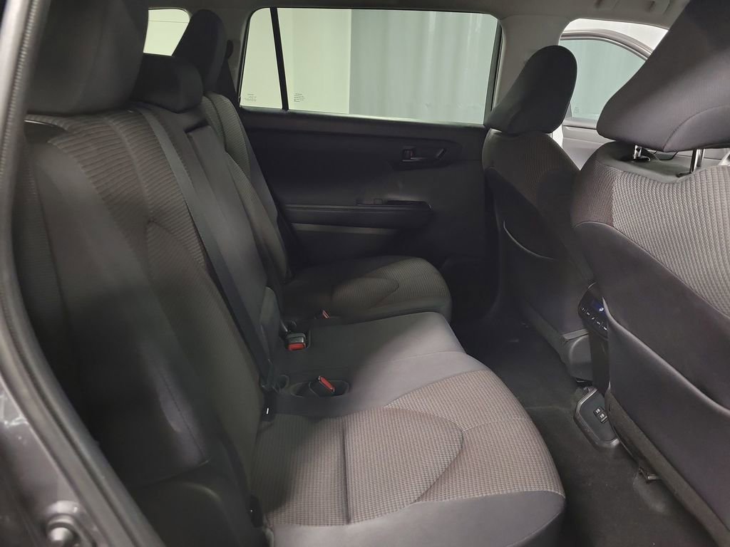 Used 2021 Toyota Highlander LE image 22