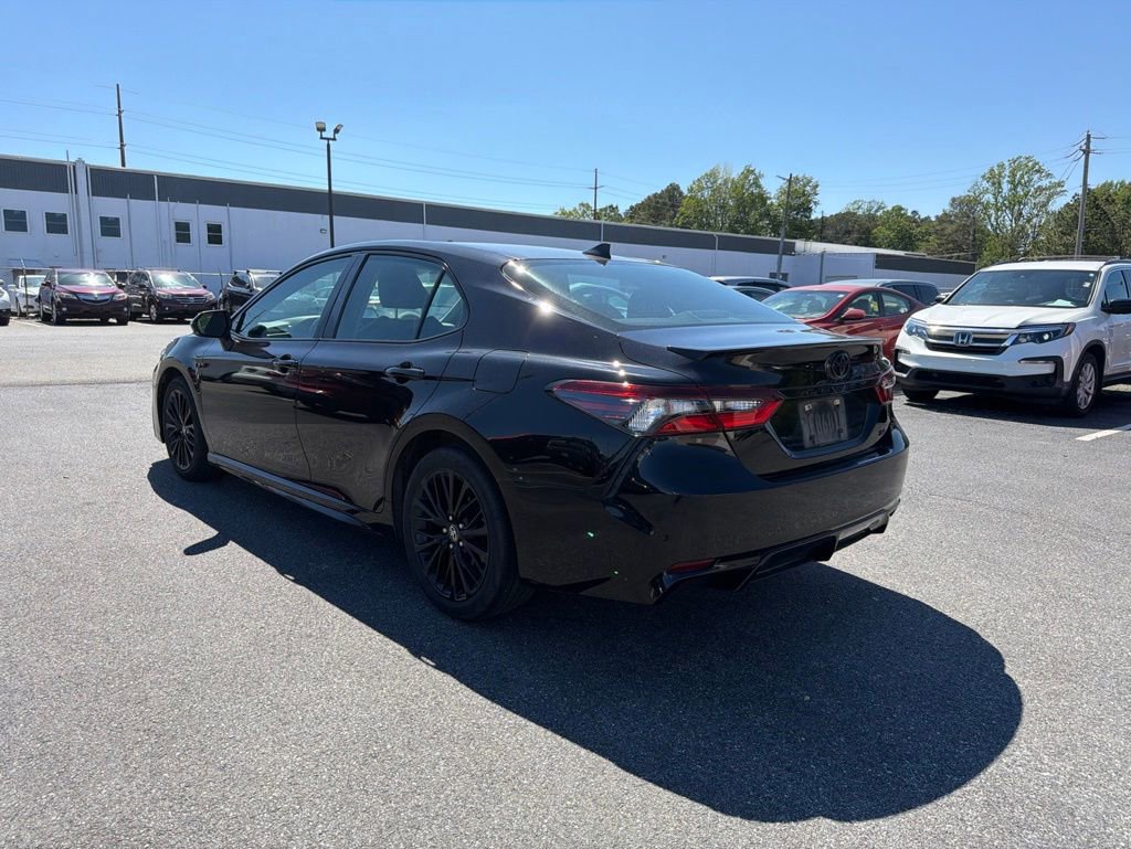 Used 2022 Toyota Camry SE FWD image 3