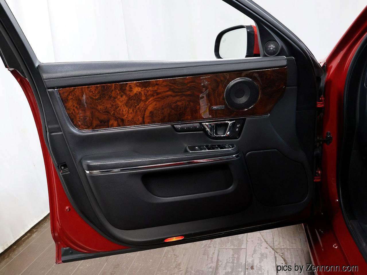 Used 2018 Jaguar XJ R-Sport image 29