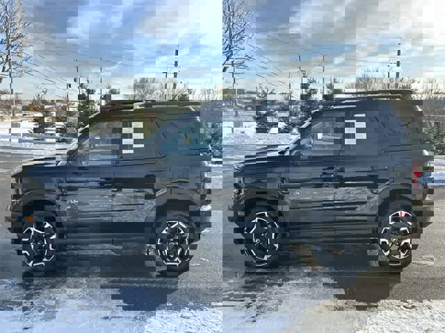 Used 2023 Ford Bronco Sport Outer Banks w/ Tech Package image 2