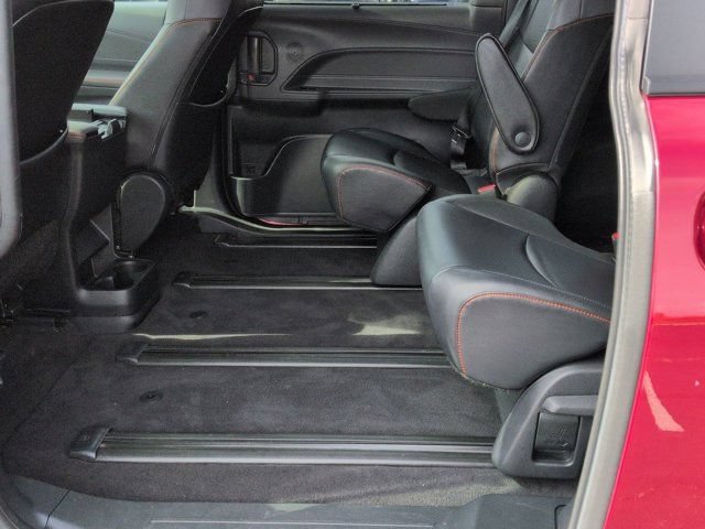 Certified 2022 Toyota Sienna XSE AWD/4WD image 17