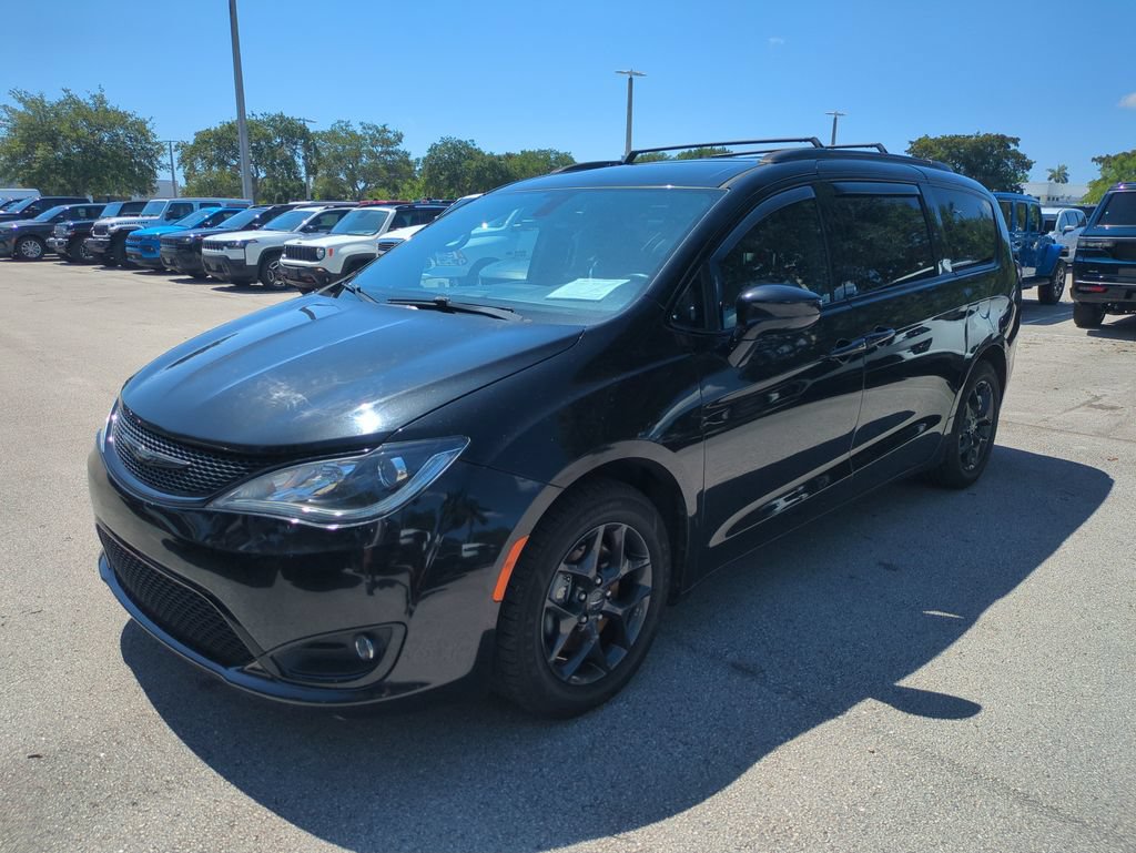 Used 2020 Chrysler Pacifica Touring-L Plus FWD image 10