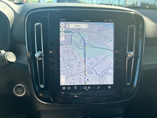 Certified 2025 Volvo XC40 B5 Plus AWD/4WD image 25