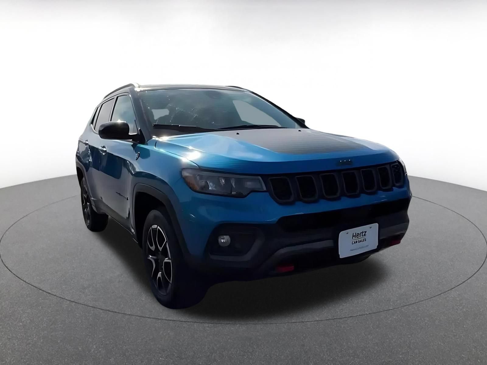Used 2025 Jeep Compass Trailhawk AWD/4WD image 3