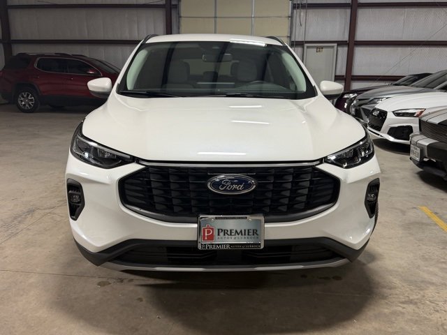 Used 2025 Ford Escape Platinum w/ Class II Trailer Tow Package image 2