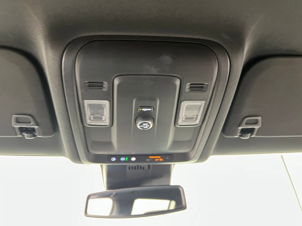 Used 2025 Chevrolet Suburban Z71 image 65