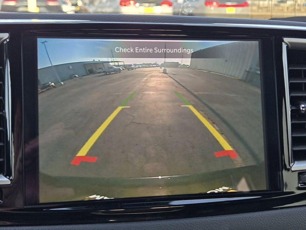 Used 2025 Chrysler Pacifica Select image 25