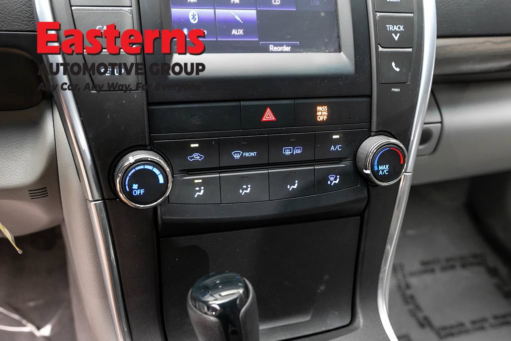 Used 2015 Toyota Camry LE FWD image 19