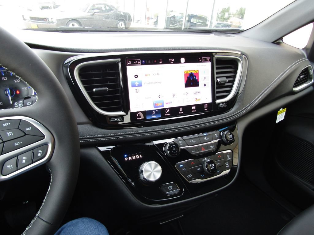 New 2027 Chrysler Pacifica Select FWD image 26