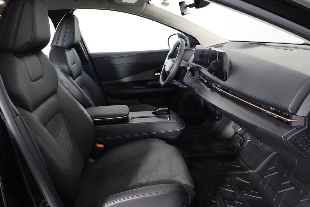 Used 2023 Nissan Ariya AWD image 18