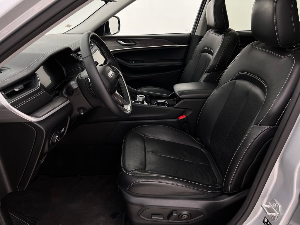 Used 2023 Jeep Grand Cherokee Limited w/ Luxury Tech Group II image 11
