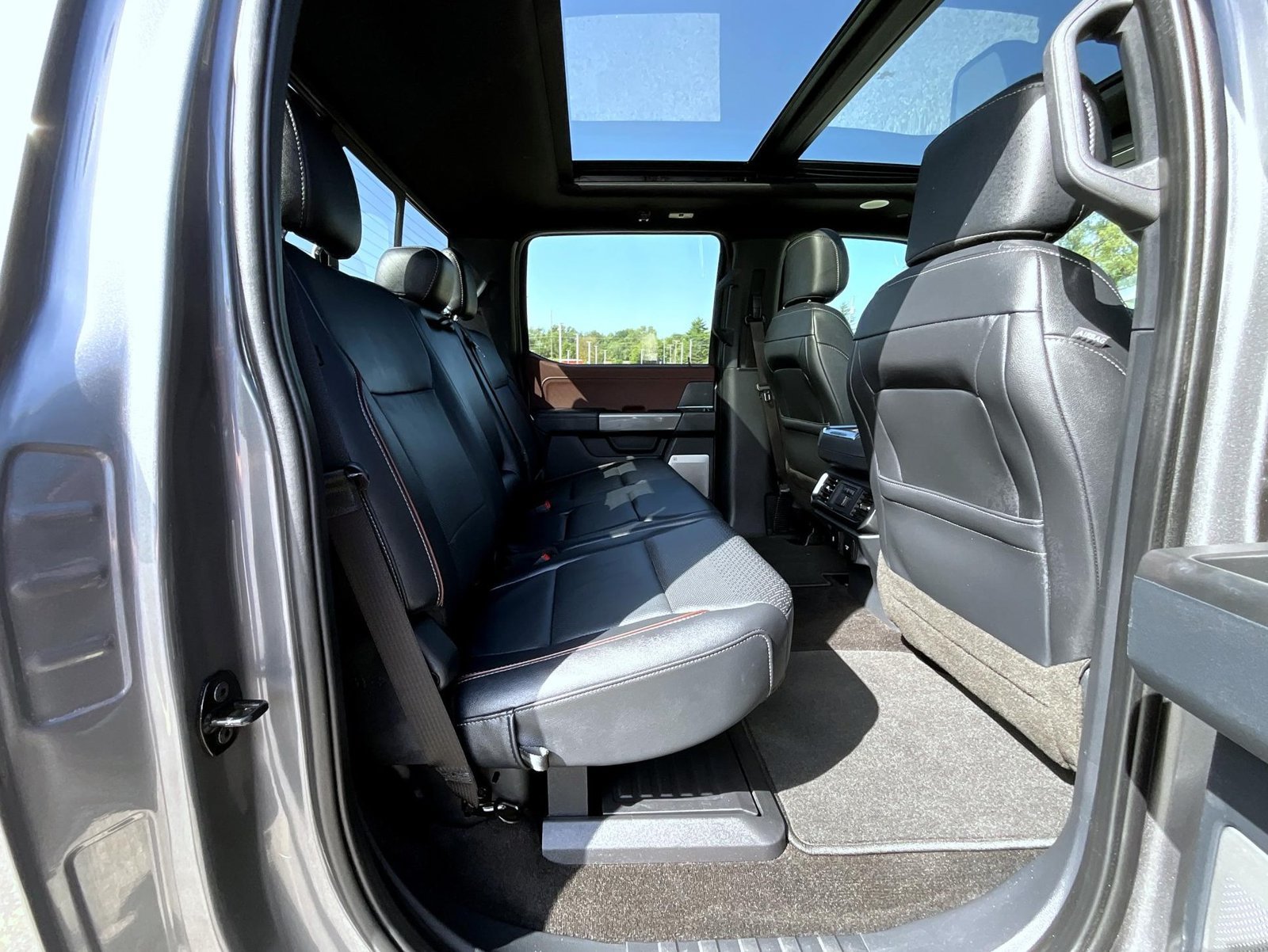 Used 2022 Ford F150 Lariat w/ Equipment Group 502A High AWD/4WD image 22