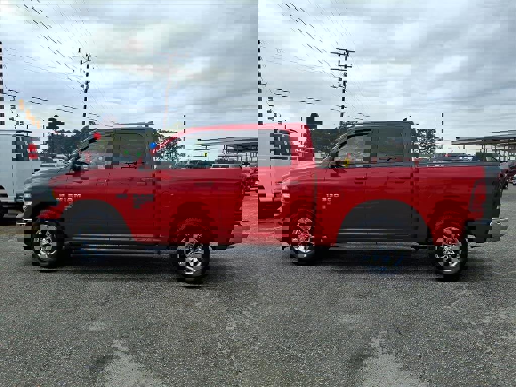 Used 2019 RAM 1500 Classic SLT w/ Luxury Group image 5