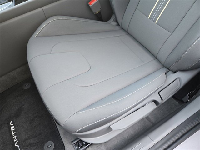 New 2025 Hyundai Elantra SEL image 13