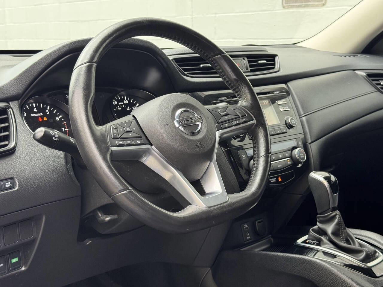 Used 2017 Nissan Rogue SV image 13