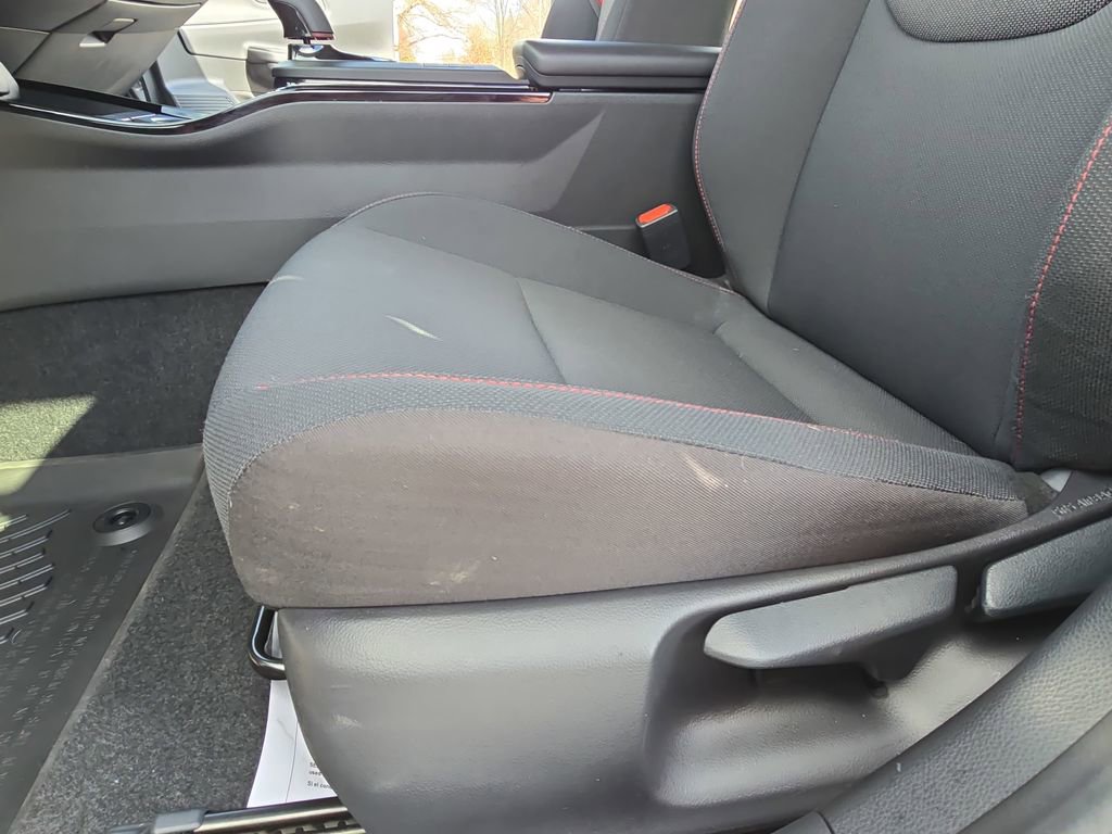 Used 2025 Toyota Prius Plug-In Hybrid image 29