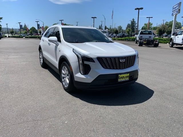 Used 2022 Cadillac XT4 Luxury w/ Cold Weather Package AWD/4WD image 9