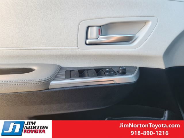 Used 2025 Toyota Sienna XLE image 26