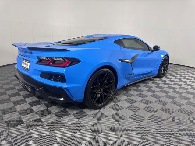 Used 2023 Chevrolet Corvette Z06 RWD image 3