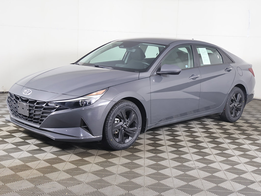 Used 2023 Hyundai Elantra SEL w/ Winter Weather Package FWD image 8