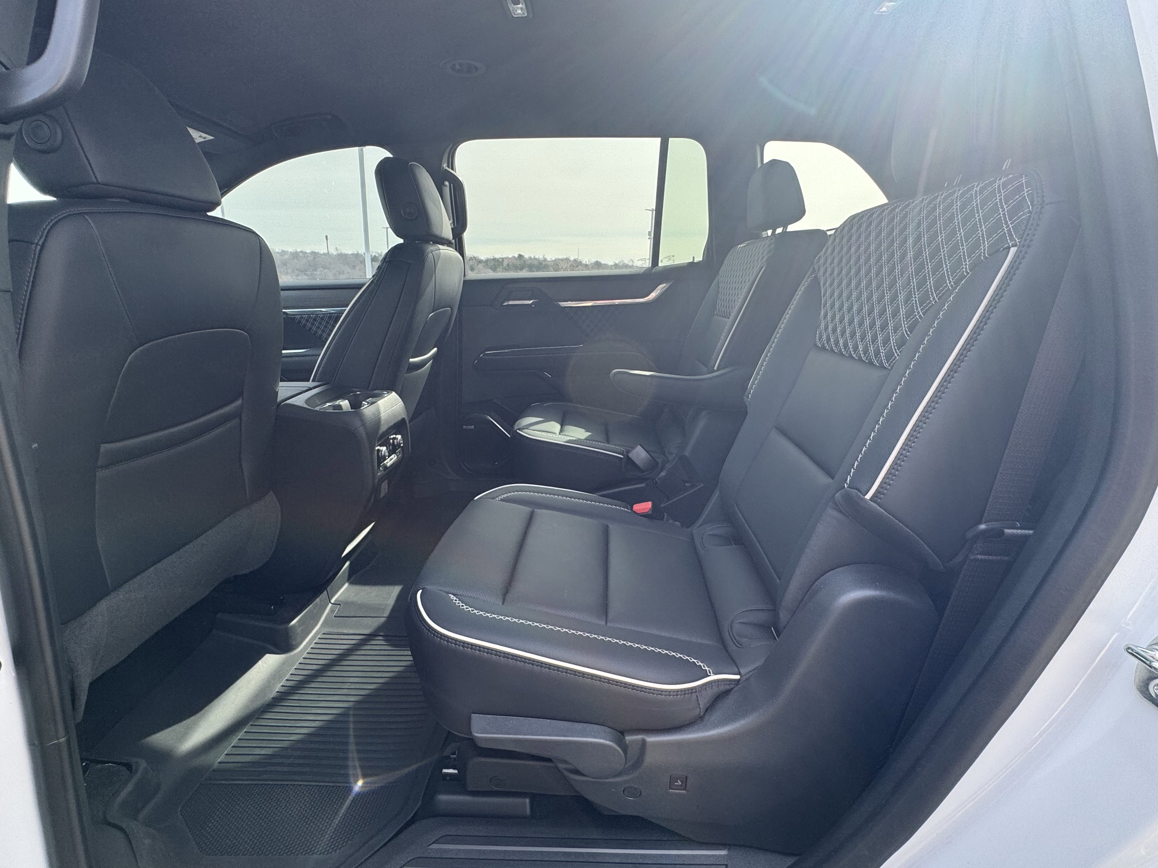 Used 2025 GMC Acadia Denali image 8