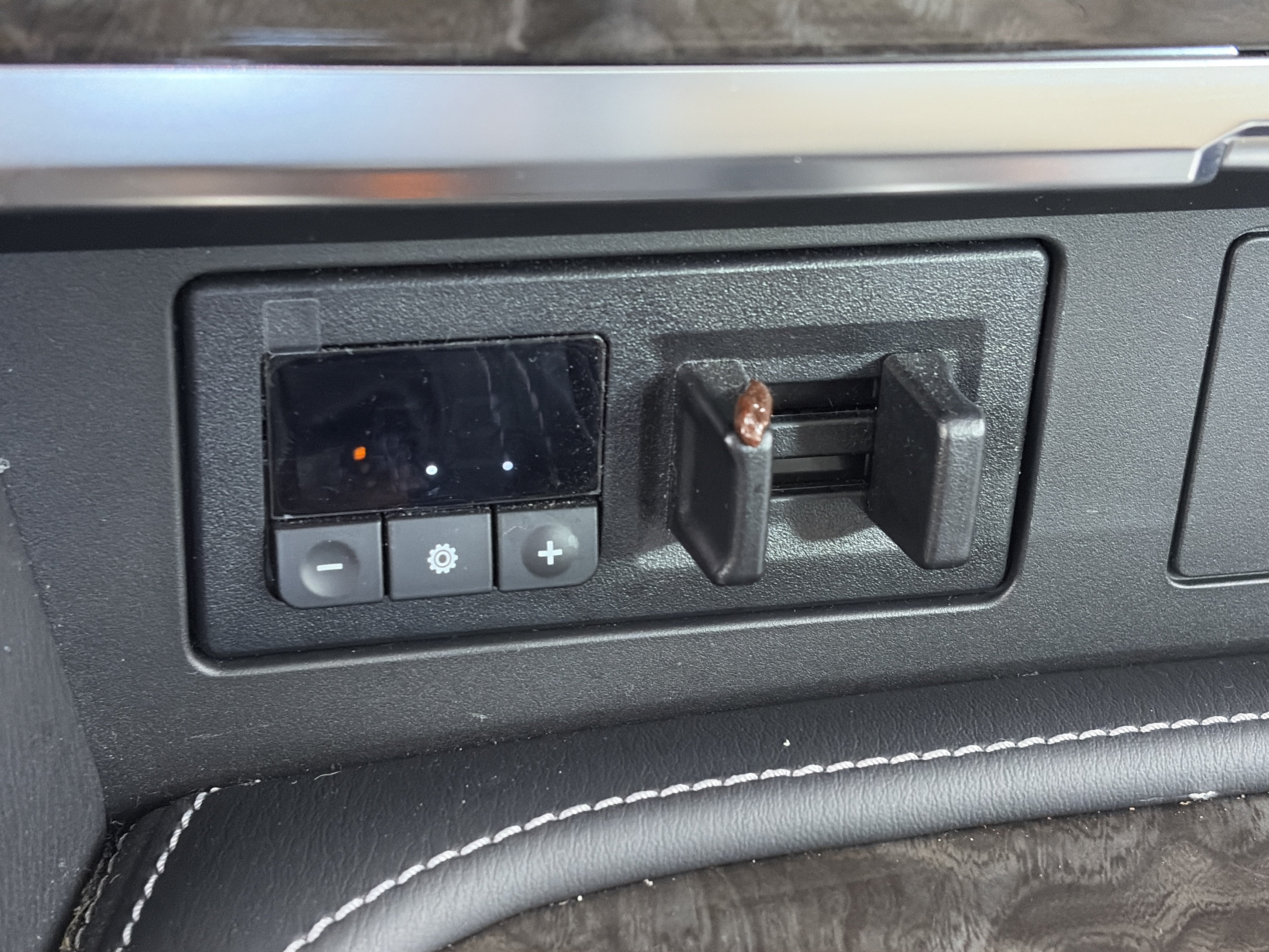 Used 2024 Nissan Armada Platinum w/ Captain's Chairs Package RWD image 29