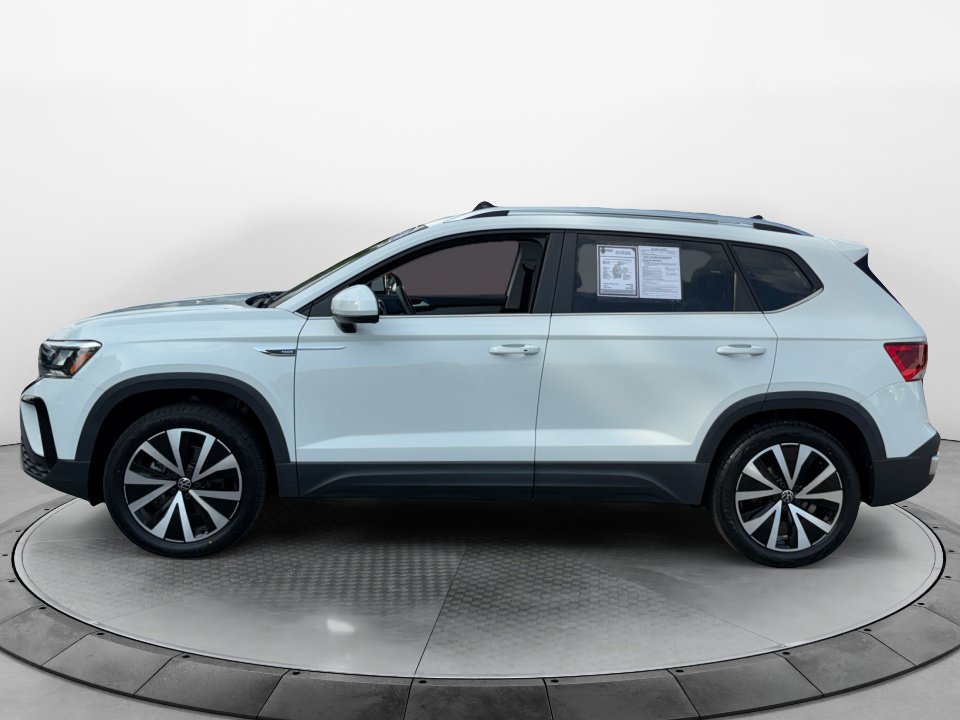 Used 2023 Volkswagen Taos SE w/ Panoramic Sunroof Package AWD/4WD image 4