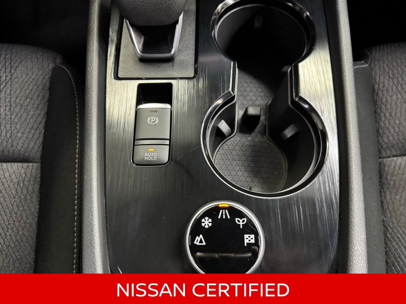 Certified 2025 Nissan Rogue SV image 32