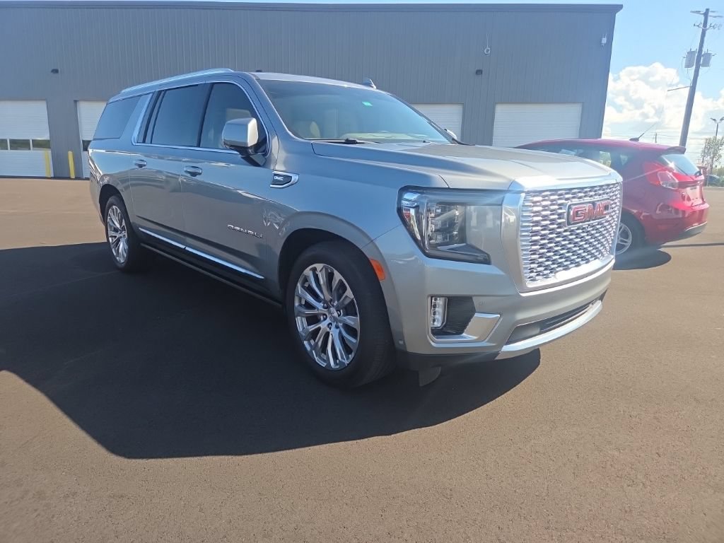 Used 2024 GMC Yukon XL Denali w/ Denali Reserve Package AWD/4WD image 12