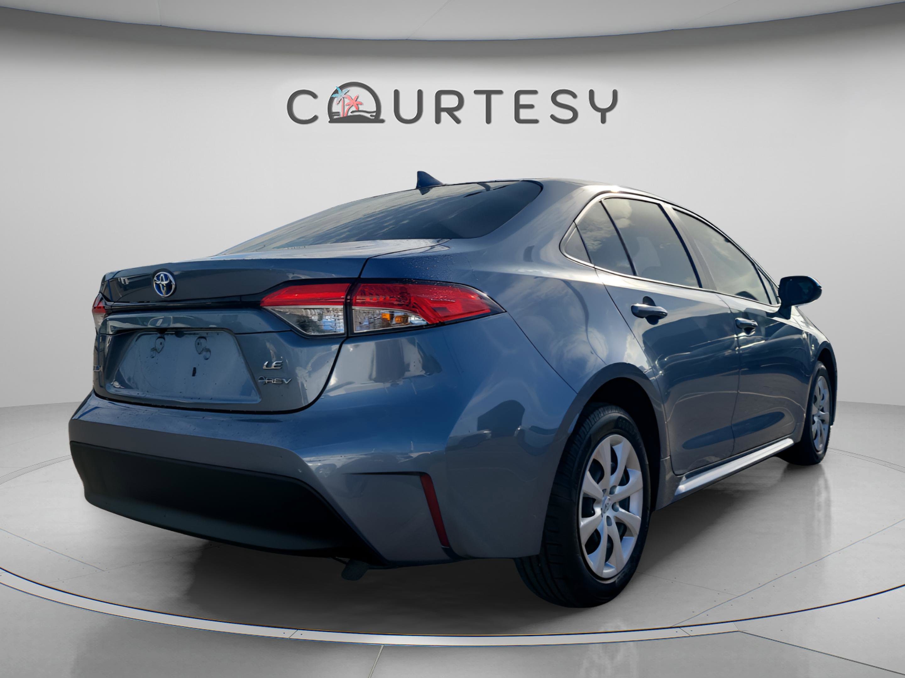Used 2025 Toyota Corolla LE w/ Convenience Package image 3