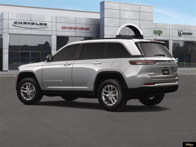 Used 2024 Jeep Grand Cherokee Laredo X image 4