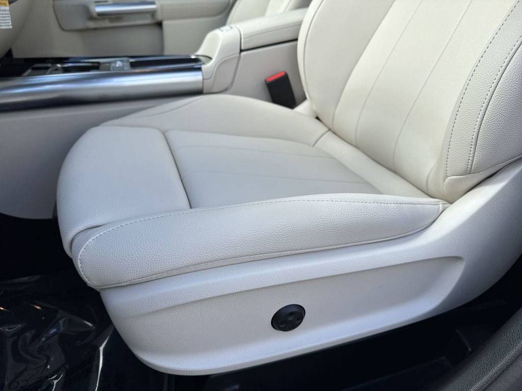 New 2025 Mercedes-Benz GLA 250 4MATIC image 16