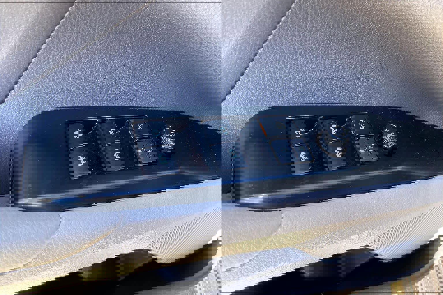 Used 2020 Toyota Camry SE image 33