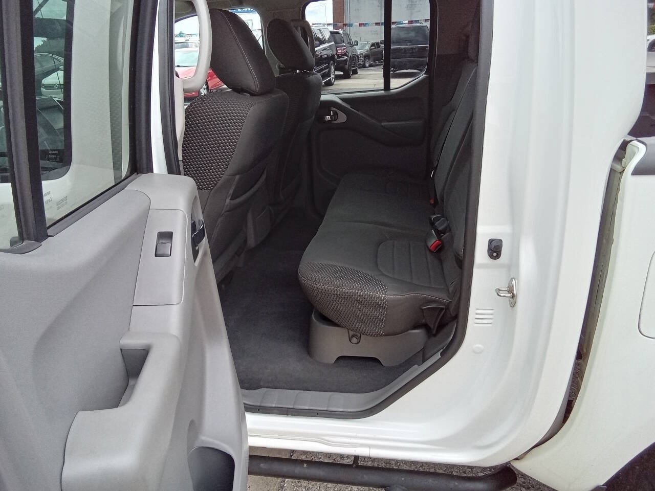 Used 2019 Nissan Frontier Desert Runner RWD image 13