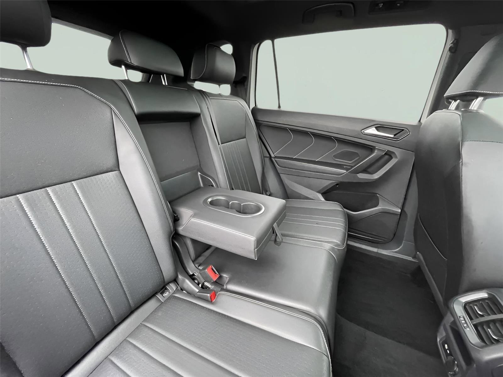 Used 2022 Volkswagen Tiguan SE R-Line image 21