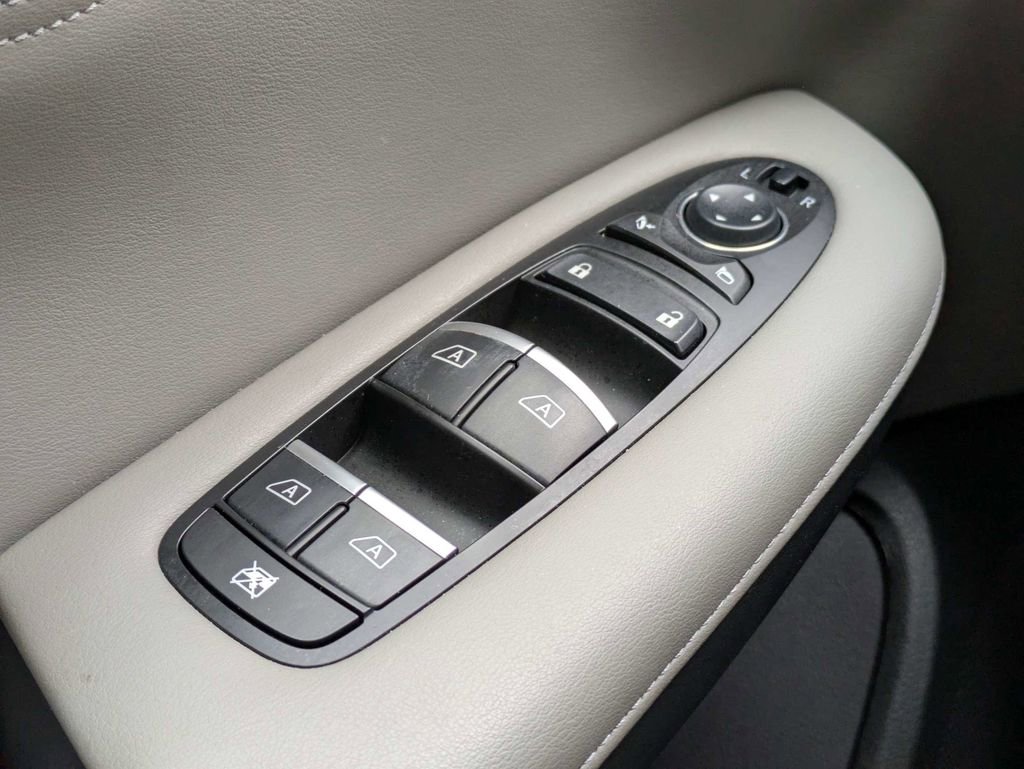 Used 2023 INFINITI QX50 Sensory image 31