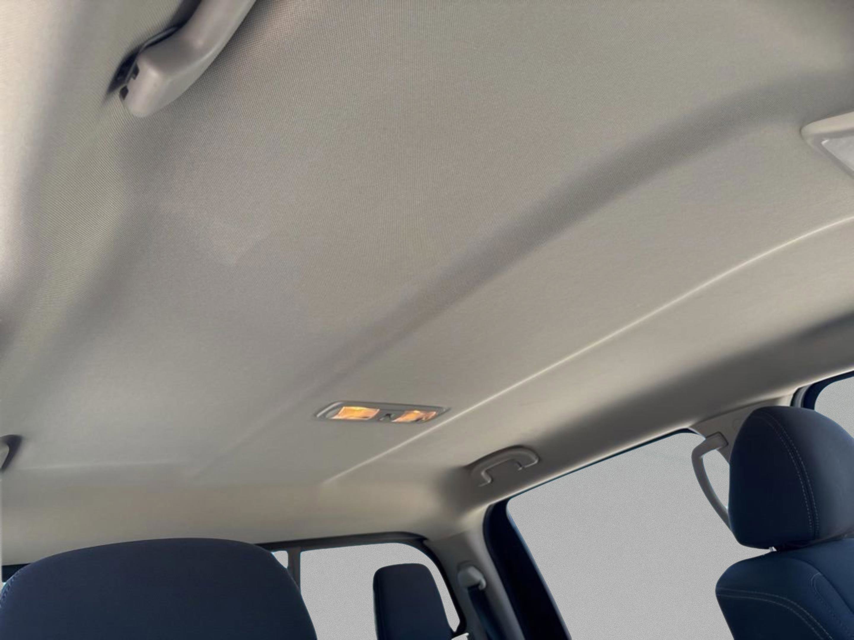 Used 2020 Nissan Titan SV w/ SV Convenience Package image 37