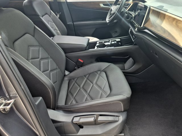 Used 2025 Volkswagen Atlas SE FWD image 31